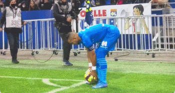 致敬，若塔兄弟前东家贡多马尔在球衣上印了他们的头像和名字