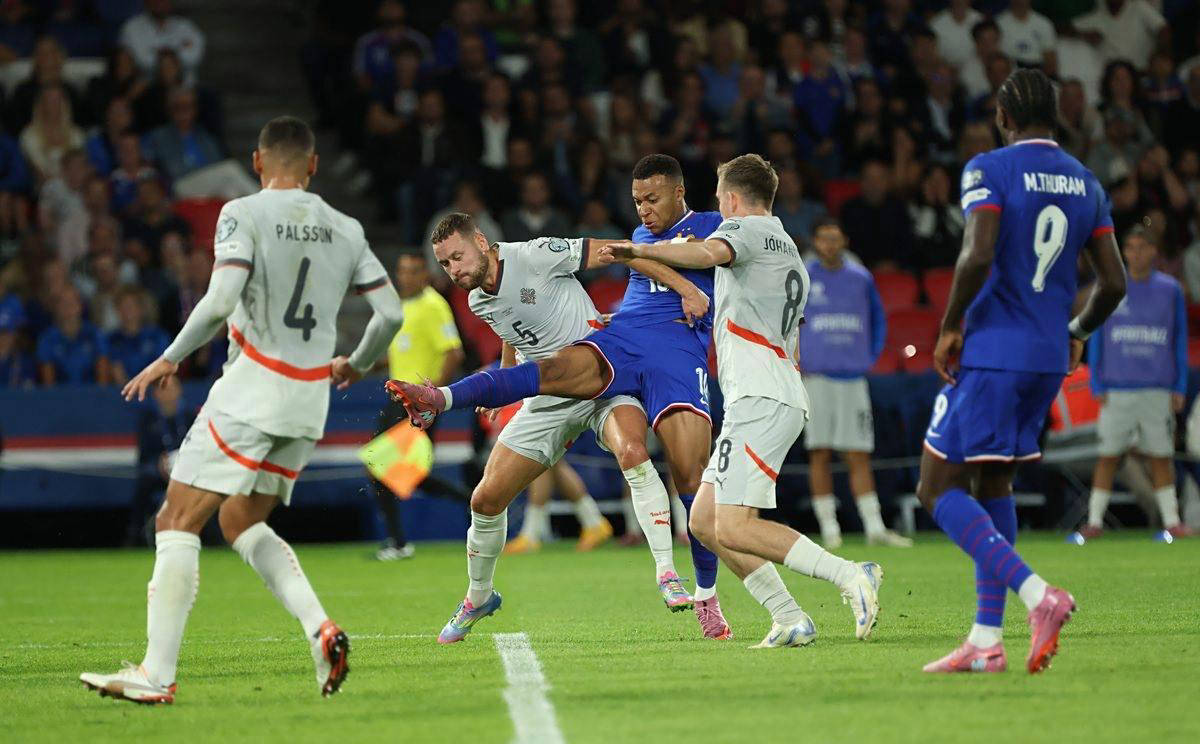 热议女足0-8英格兰：换帅至今到底练了啥；选材是否该大型化