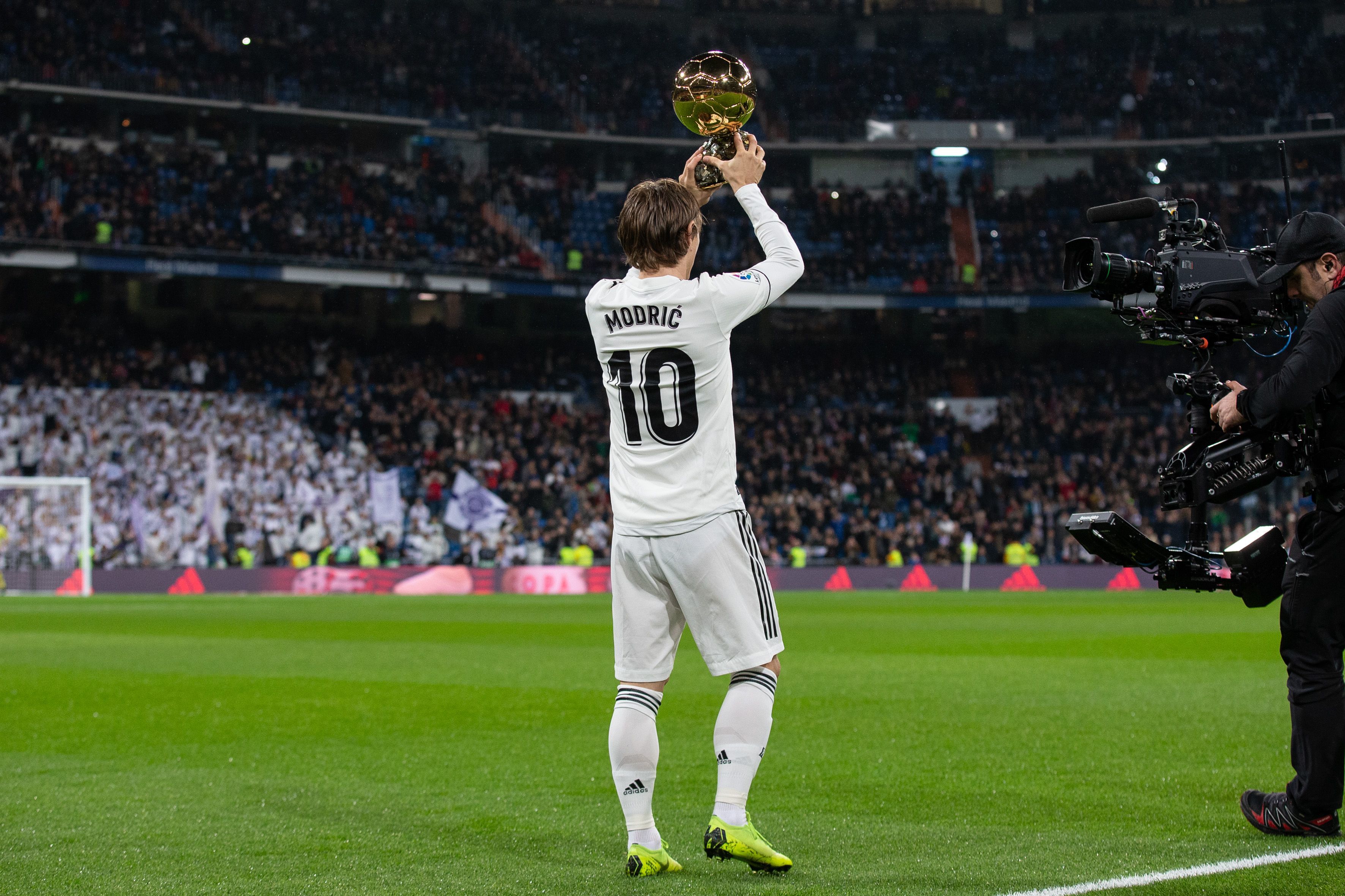 斯洛特执教利物浦联赛突破100分仅用48场，追平队史纪录