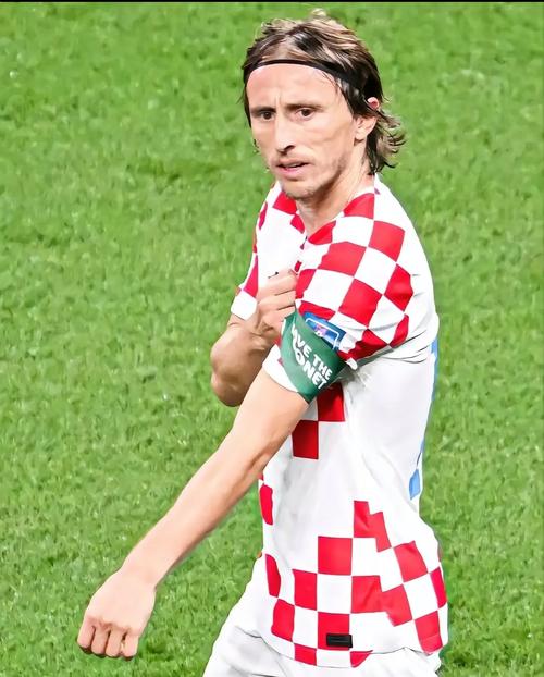 足球巴萨后防大将伤缺四周，主帅表情凝重