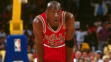 勇士官方：格林扭伤右脚，本场比赛不会回归