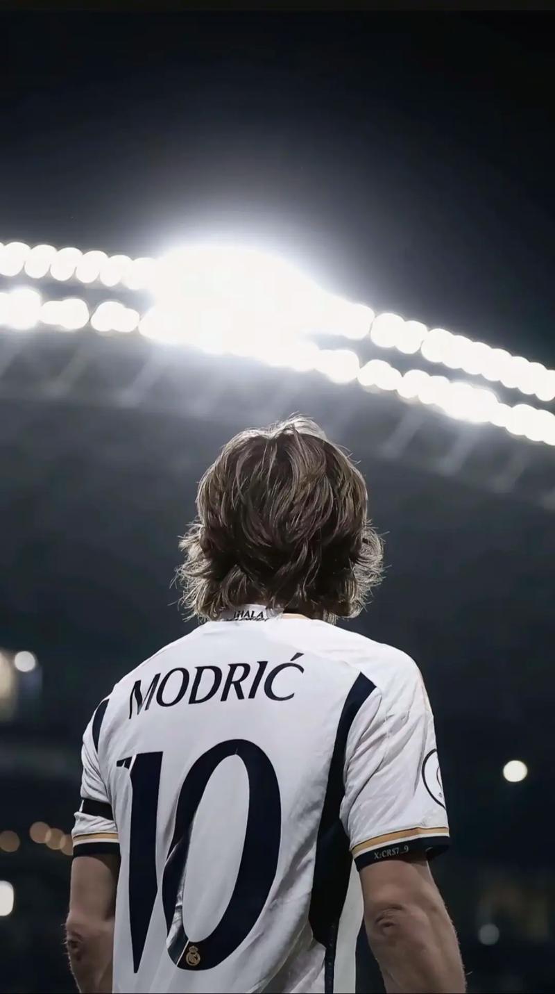 维罗纳vs帕尔马：加利亚尔迪尼、焦瓦内首发，库特罗内、马特奥-佩莱格里诺出战