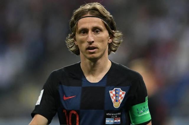 德尚在克莱枫丹问候球员：为卡马庆生、与坎特重逢