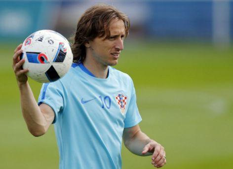 世界杯选拔赛出现突发状况，引广泛关注